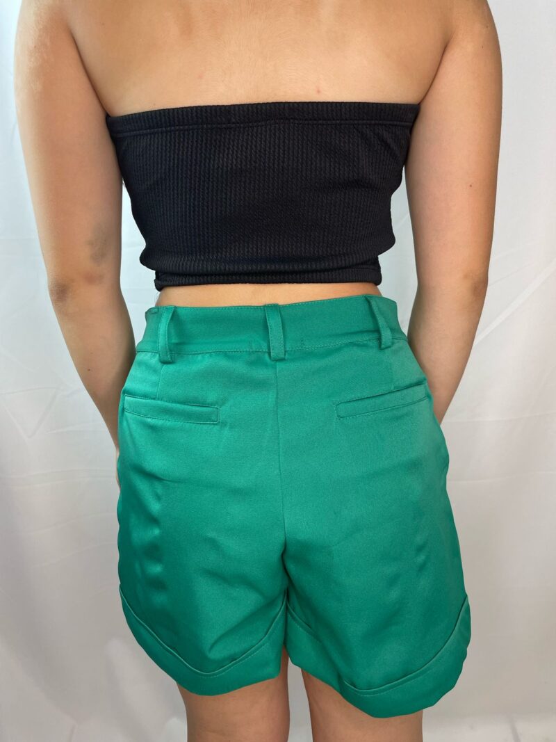 Conjunto Blusa Preta + Short Verde - Image 3